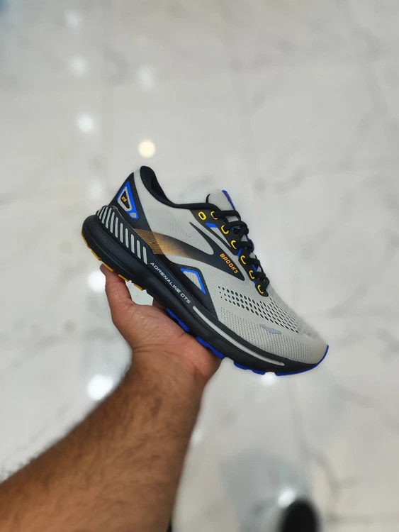 کتونی رانینگ بروکس آدرنالین جی تی اس ۲۳/Brooks Adrenaline GTS 23 . ساخت ویتنام . سایز۴۰ ۴۱ ۴۲ ۴۳ ۴۴ ۴۵. فروش تکی و عمده . تضمین کیفیت کالا