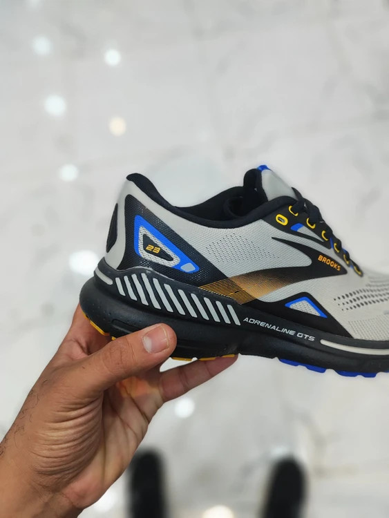 کتونی رانینگ بروکس آدرنالین جی تی اس ۲۳/Brooks Adrenaline GTS 23 . ساخت ویتنام . سایز۴۰ ۴۱ ۴۲ ۴۳ ۴۴ ۴۵. فروش تکی و عمده . تضمین کیفیت کالا