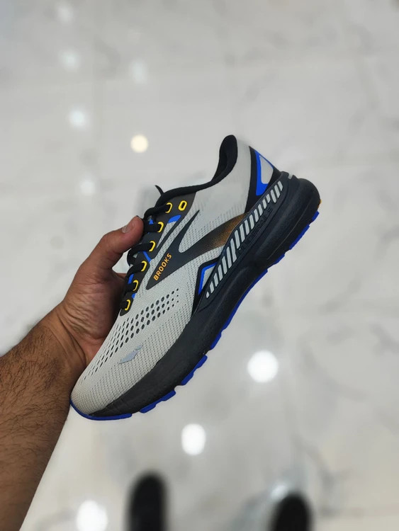 کتونی رانینگ بروکس آدرنالین جی تی اس ۲۳/Brooks Adrenaline GTS 23 . ساخت ویتنام . سایز۴۰ ۴۱ ۴۲ ۴۳ ۴۴ ۴۵. فروش تکی و عمده . تضمین کیفیت کالا