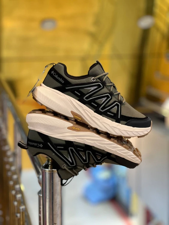 کتونی کلمبیا گورتکسColumbia GORE-TEX/ساخت ویتنام/سایز۴۰ ۴۱ ۴۲ ۴۳ ۴۴ ۴۵ زیره ویبرام/رویه چرم ضد آب و گورتکس / ضمانت اصالت کالا/کیفیت مسترکوالیتی