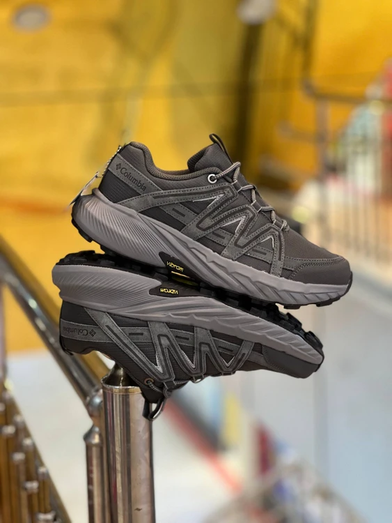 کتونی کلمبیا گورتکسColumbia GORE-TEX/ساخت ویتنام/سایز۴۰ ۴۱ ۴۲ ۴۳ ۴۴ ۴۵ زیره ویبرام/رویه چرم ضد آب و گورتکس / ضمانت اصالت کالا/کیفیت مسترکوالیتی