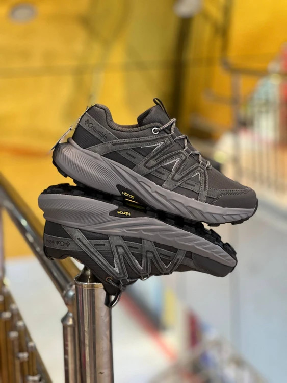 کتونی کلمبیا گورتکسColumbia GORE-TEX/ساخت ویتنام/سایز۴۰ ۴۱ ۴۲ ۴۳ ۴۴ ۴۵ زیره ویبرام/رویه چرم ضد آب و گورتکس / ضمانت اصالت کالا/کیفیت مسترکوالیتی