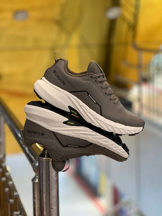 کتونی کلمبیا گورتکسColumbia GORE-TEX/ساخت ویتنام/سایز۴۰ ۴۱ ۴۲ ۴۳ ۴۴ ۴۵ زیره ویبرام/رویه چرم ضد آب و گورتکس / ضمانت اصالت کالا/کیفیت مسترکوالیتی