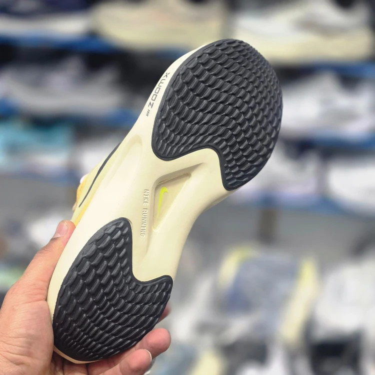 کتونی نایک زوم ایکس پیاده رویی و رانینگNike zoom x ساخت ویتنام سایز ۴۰ ۴۱ ۴۲ ۴۳ ۴۴ ۴۵ پایین ترین قیمت در ایران ضمانت اصالت کالا کیفیت مسترکوالیتی