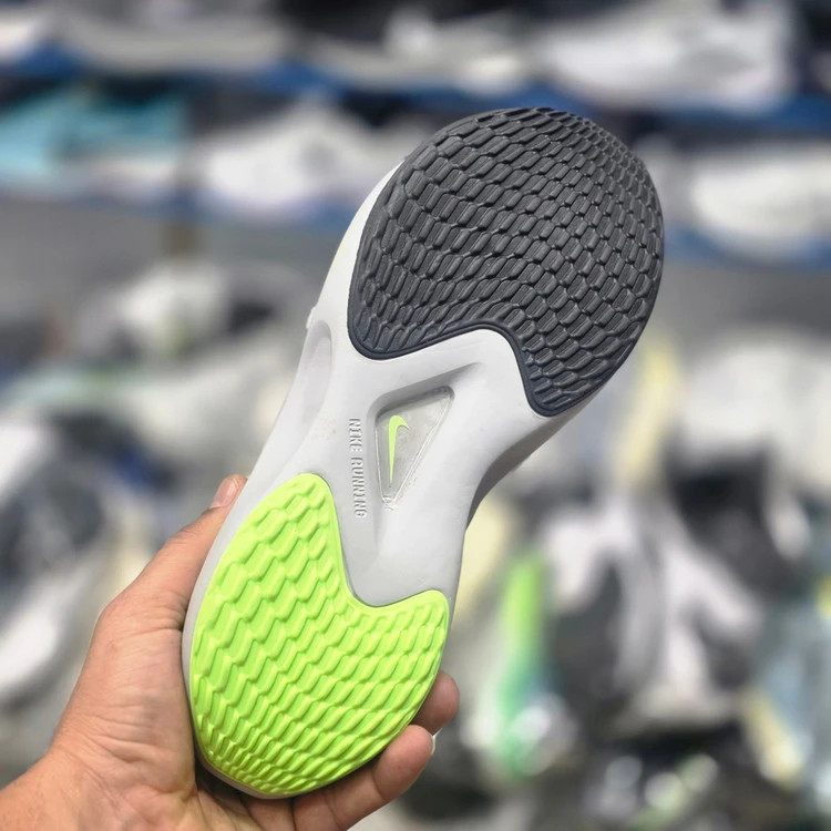 کتونی نایک زوم ایکس پیاده رویی و رانینگNike zoom x ساخت ویتنام سایز ۴۰ ۴۱ ۴۲ ۴۳ ۴۴ ۴۵ پایین ترین قیمت در ایران ضمانت اصالت کالا کیفیت مسترکوالیتی