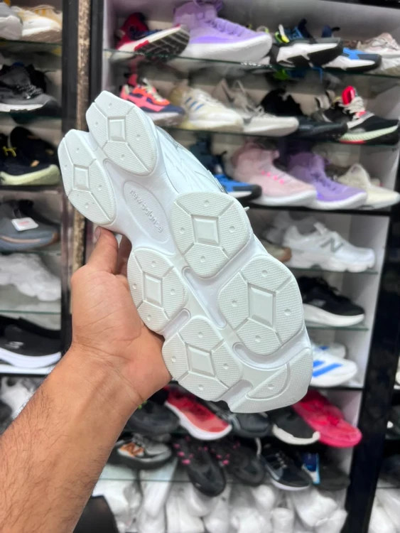 کتونی مسترکوالیتی نیوبالانس ۹۰۶۰/ Newbalance 9060/وارداتی ساخت ویتنام/ سایز۴۰ ۴۱ ۴۲ ۴۳ ۴۴ ۴۵/فروش تکی و عمده/ضمانت اصالت کالا