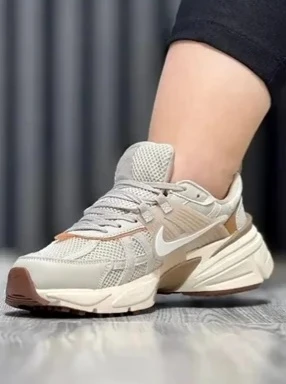 کتونی مسترکوالیتی نایک کشلون وی تو کی ساخت ویتنام باجعبه Nike V2k Run سایز بندی کامل _۳۷_۳۸_۳۹_40_41_42_43_44_45 ضمانت کیفیت کالا