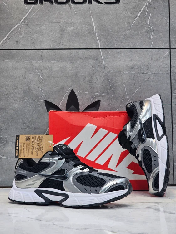 کتونی ویتنامی نایک Nike V5k RNR/سایز 40 ۴۱ ۴۲ ۴۳ ۴۴ ۴۵/ساخت ویتنام/فروش تکی و عمده/کیفیت مسترکوالیتیA/ضمانت اصالت کالا