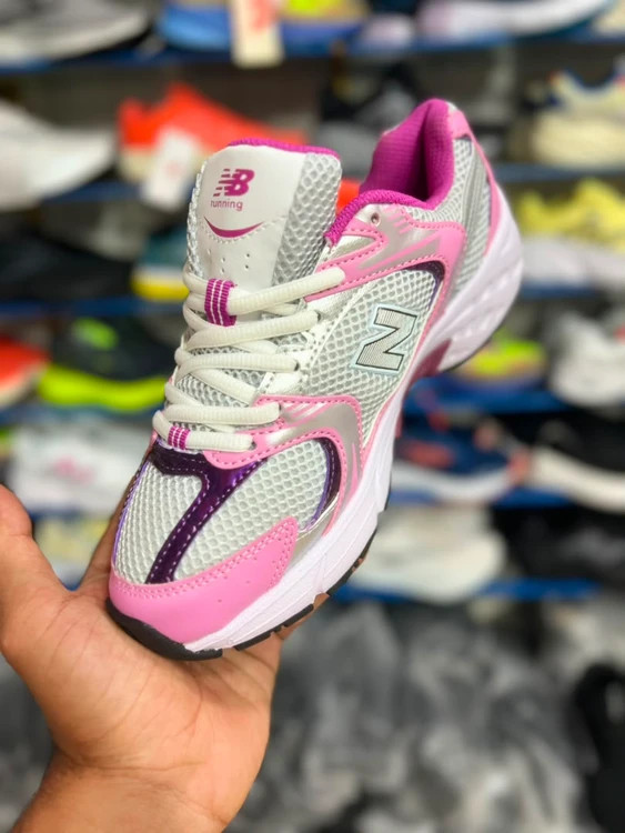 کتونی ویتنامی نیوبالانس ۵۳۰ مسترکوالیتی/سایز ۳۷ ۳۸ ۳۹ ۴۰/New Balance 530/ساخت ویتنام/فروش تکی و عمده/سفید