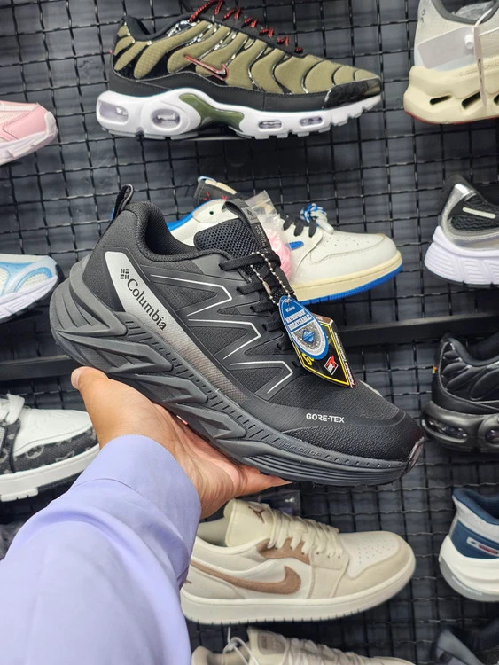 کتونی مردانه کلمبیا گورتکس Columbia GORE-TEX /ساخت ویتنام وارداتی/سایز۴۰ ۴۱ ۴۲ ۴۳ ۴۴ ۴۵ زیره ویبرام/رویه چرم ضد آب و گورتکس ضمانت اصالت کالا/کیفیت مسترکوالیتی درجه ۱