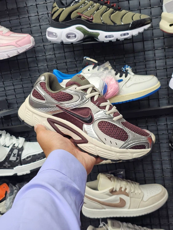 کتونی زنانه مسترکوالیتی نایک V5 RNR/ سایز 37 الی 40/ Nike V5 RNR/ضمانت کالا/فروش تک و عمده