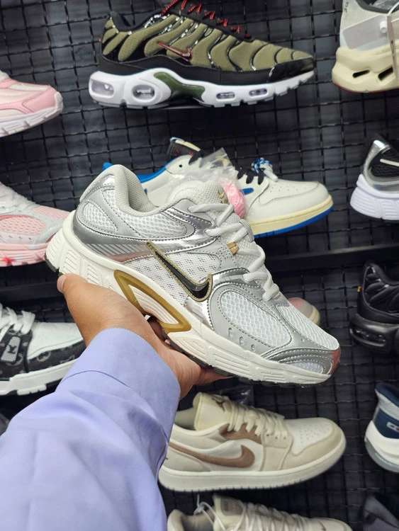 کتونی زنانه مسترکوالیتی نایک V5 RNR/ سایز 37 الی 40/ Nike V5 RNR/ضمانت کالا/فروش تک و عمده