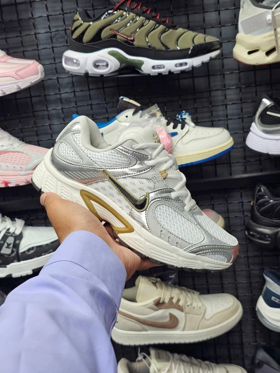 کتونی زنانه مسترکوالیتی نایک V5 RNR/ سایز 37 الی 40/ Nike V5 RNR/ضمانت کالا/فروش تک و عمده