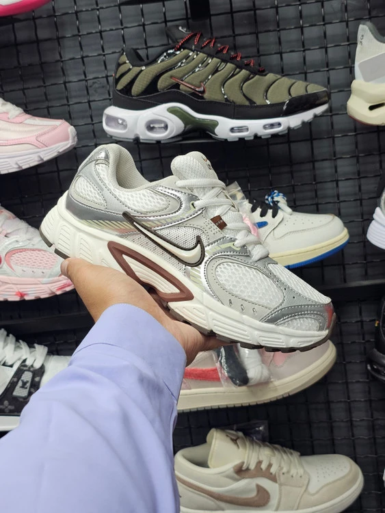 کتونی زنانه مسترکوالیتی نایک V5 RNR/ سایز 37 الی 40/ Nike V5 RNR/ضمانت کالا/فروش تک و عمده