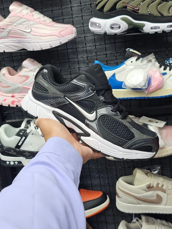 کتونی زنانه مسترکوالیتی نایک V5 RNR/ سایز ۴۰ الی 4۵/ Nike V5 RNR/ضمانت کالا/فروش تک و عمده