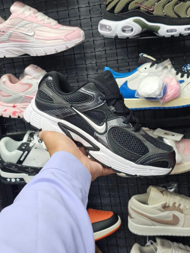 کتونی زنانه مسترکوالیتی نایک V5 RNR/ سایز ۴۰ الی 4۵/ Nike V5 RNR/ضمانت کالا/فروش تک و عمده