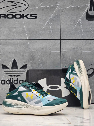 کتونی مسترکوالیتی درجه ۱ آندر آرمور اکو اسلیپ اسپیدUnder Armour UA Echo ساخت ویتنام وارداتی سایز ۴۰الی ۴۵ همراه با جعبه بارکد دار ضمانت کیفیت کالا