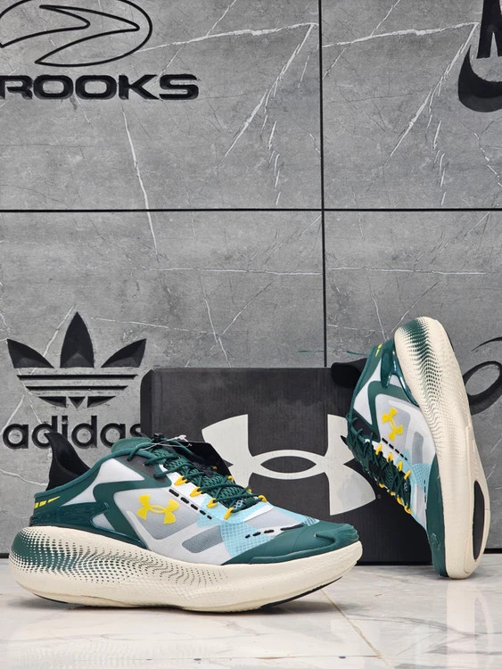 کتونی مسترکوالیتی درجه ۱ آندر آرمور اکو اسلیپ اسپیدUnder Armour UA Echo ساخت ویتنام وارداتی سایز ۴۰الی ۴۵ همراه با جعبه بارکد دار ضمانت کیفیت کالا