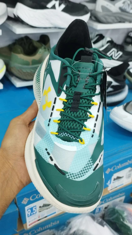 کتونی مسترکوالیتی درجه ۱ آندر آرمور اکو اسلیپ اسپیدUnder Armour UA Echo ساخت ویتنام وارداتی سایز ۴۰الی ۴۵ همراه با جعبه بارکد دار ضمانت کیفیت کالا