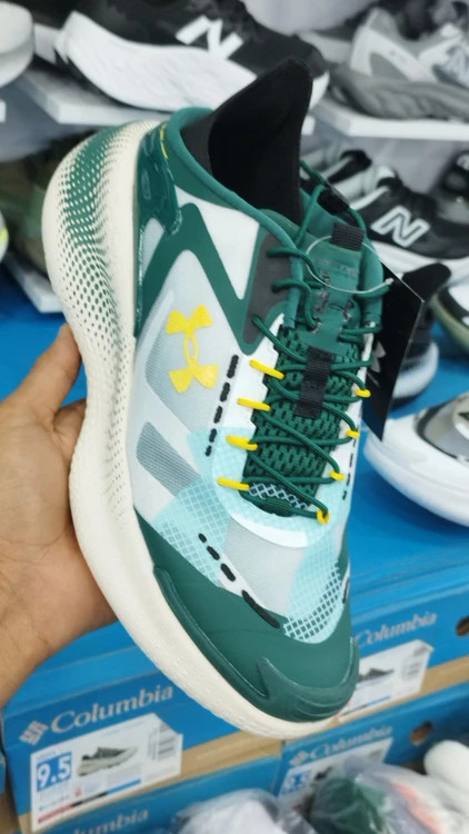 کتونی مسترکوالیتی درجه ۱ آندر آرمور اکو اسلیپ اسپیدUnder Armour UA Echo ساخت ویتنام وارداتی سایز ۴۰الی ۴۵ همراه با جعبه بارکد دار ضمانت کیفیت کالا