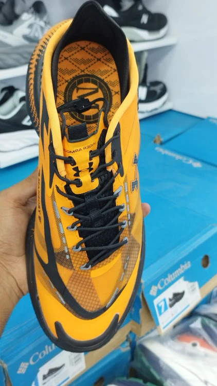 کتونی مسترکوالیتی درجه ۱ آندر آرمور اکو اسلیپ اسپیدUnder Armour UA Echo ساخت ویتنام وارداتی سایز ۴۰الی ۴۵ همراه با جعبه بارکد دار ضمانت کیفیت کالا