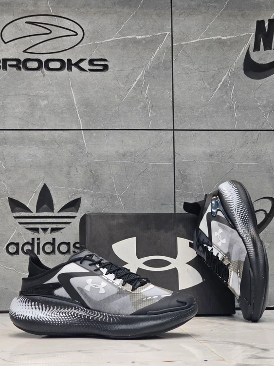 کتونی مسترکوالیتی درجه ۱ آندر آرمور اکو اسلیپ اسپیدUnder Armour UA Echo ساخت ویتنام وارداتی سایز ۴۰الی ۴۵ همراه با جعبه بارکد دار ضمانت کیفیت کالا