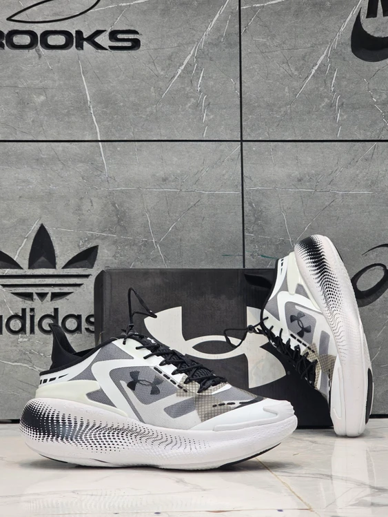 کتونی مسترکوالیتی درجه ۱ آندر آرمور اکو اسلیپ اسپیدUnder Armour UA Echo ساخت ویتنام وارداتی سایز ۴۰الی ۴۵ همراه با جعبه بارکد دار ضمانت کیفیت کالا