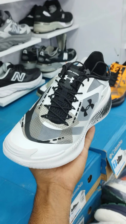 کتونی مسترکوالیتی درجه ۱ آندر آرمور اکو اسلیپ اسپیدUnder Armour UA Echo ساخت ویتنام وارداتی سایز ۴۰الی ۴۵ همراه با جعبه بارکد دار ضمانت کیفیت کالا