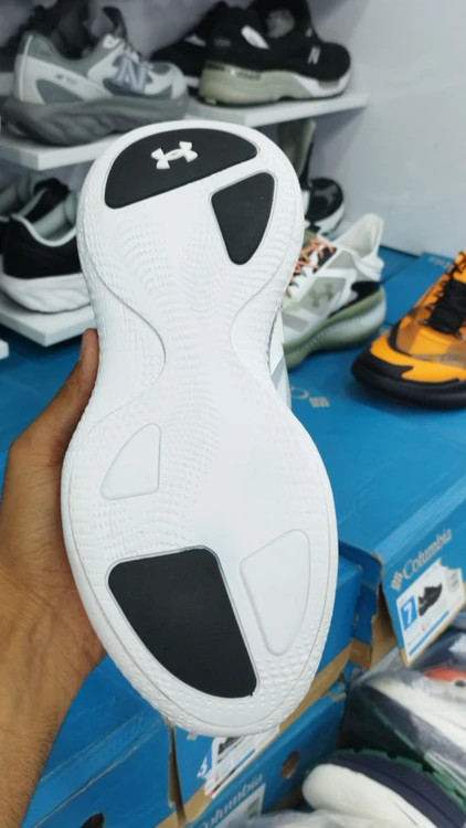 کتونی مسترکوالیتی درجه ۱ آندر آرمور اکو اسلیپ اسپیدUnder Armour UA Echo ساخت ویتنام وارداتی سایز ۴۰الی ۴۵ همراه با جعبه بارکد دار ضمانت کیفیت کالا