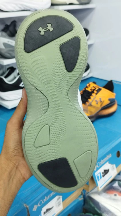 کتونی مسترکوالیتی درجه ۱ آندر آرمور اکو اسلیپ اسپیدUnder Armour UA Echo ساخت ویتنام وارداتی سایز ۴۰الی ۴۵ همراه با جعبه بارکد دار ضمانت کیفیت کالا