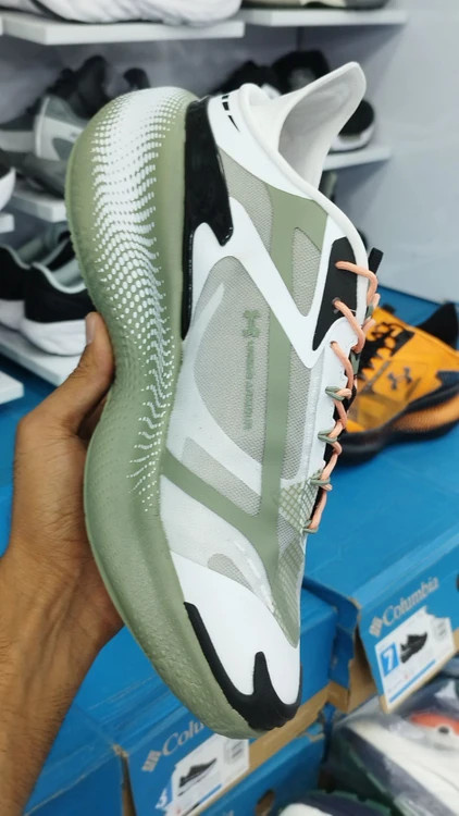 کتونی مسترکوالیتی درجه ۱ آندر آرمور اکو اسلیپ اسپیدUnder Armour UA Echo ساخت ویتنام وارداتی سایز ۴۰الی ۴۵ همراه با جعبه بارکد دار ضمانت کیفیت کالا
