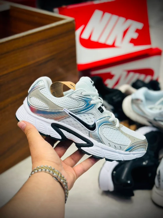 کتونی ویتنامی نایک V5 RNR مسترکوالیتی درجه ۱/ سایز ۳۷ الی ۴۵/ Nike V5k RNR/ضمانت کیفیت کالا/فروش تکی و عمده