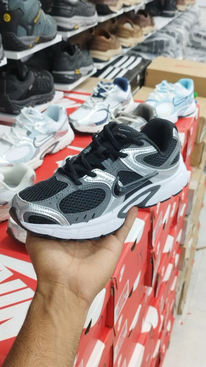 کتونی ویتنامی نایک V5 RNR مسترکوالیتی درجه ۱/ سایز ۳۷ الی ۴۵/ Nike V5k RNR/ضمانت کیفیت کالا/فروش تکی و عمده