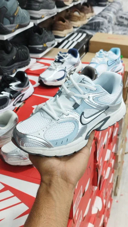 کتونی ویتنامی نایک V5 RNR مسترکوالیتی درجه ۱/ سایز ۳۷ الی ۴۵/ Nike V5k RNR/ضمانت کیفیت کالا/فروش تکی و عمده