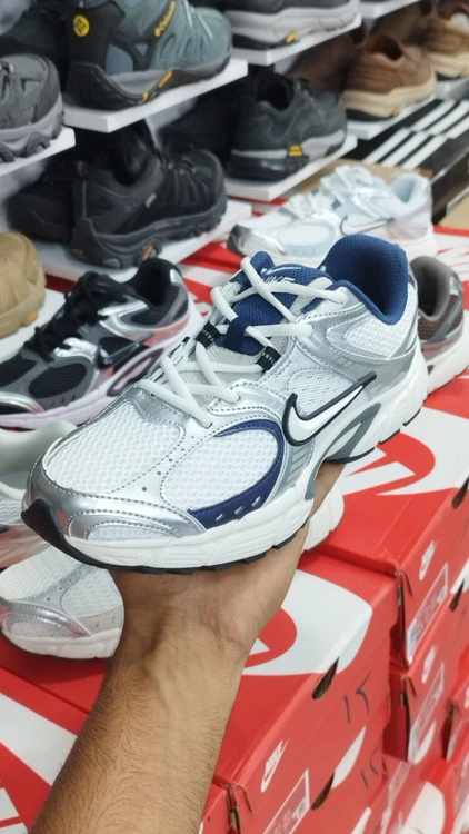 کتونی ویتنامی نایک V5 RNR مسترکوالیتی درجه ۱/ سایز ۳۷ الی ۴۵/ Nike V5k RNR/ضمانت کیفیت کالا/فروش تکی و عمده