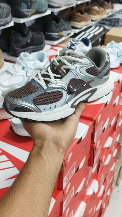 کتونی ویتنامی نایک V5 RNR مسترکوالیتی درجه ۱/ سایز ۳۷ الی ۴۵/ Nike V5k RNR/ضمانت کیفیت کالا/فروش تکی و عمده