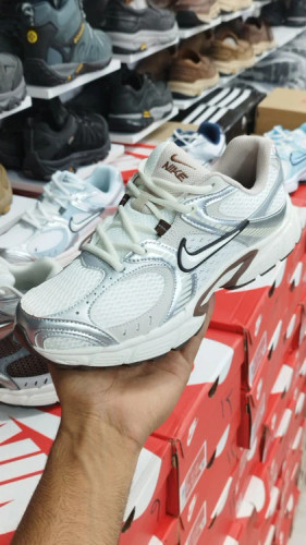 کتونی ویتنامی نایک V5 RNR مسترکوالیتی درجه ۱/ سایز ۳۷ الی ۴۵/ Nike V5k RNR/ضمانت کیفیت کالا/فروش تکی و عمده