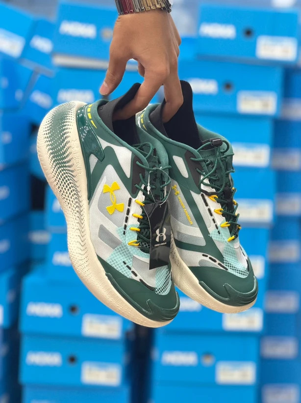 کتونی مسترکوالیتی درجه ۱ آندر آرمور اکو اسلیپ اسپیدUnder Armour UA Echo ساخت ویتنام وارداتی سایز ۴۰الی ۴۵ همراه با جعبه بارکد دار ضمانت کیفیت کالا