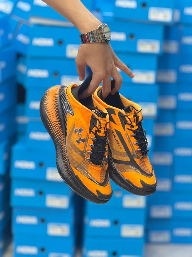 کتونی مسترکوالیتی درجه ۱ آندر آرمور اکو اسلیپ اسپیدUnder Armour UA Echo ساخت ویتنام وارداتی سایز ۴۰الی ۴۵ همراه با جعبه بارکد دار ضمانت کیفیت کالا