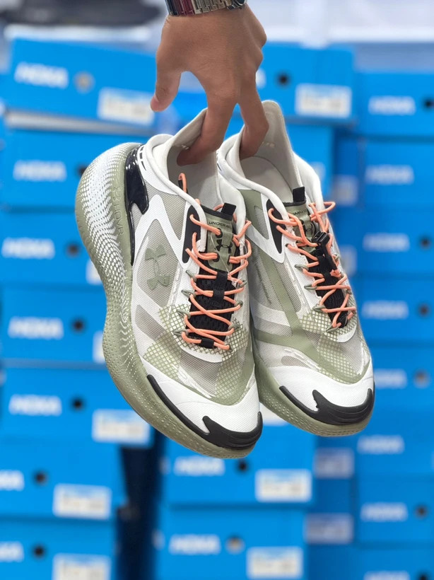 کتونی مسترکوالیتی درجه ۱ آندر آرمور اکو اسلیپ اسپیدUnder Armour UA Echo ساخت ویتنام وارداتی سایز ۴۰الی ۴۵ همراه با جعبه بارکد دار ضمانت کیفیت کالا
