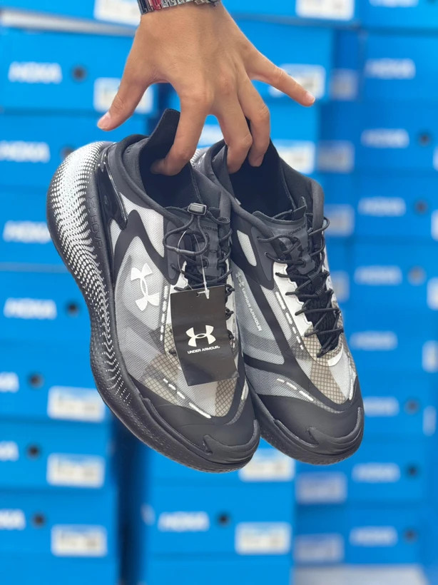کتونی مسترکوالیتی درجه ۱ آندر آرمور اکو اسلیپ اسپیدUnder Armour UA Echo ساخت ویتنام وارداتی سایز ۴۰الی ۴۵ همراه با جعبه بارکد دار ضمانت کیفیت کالا