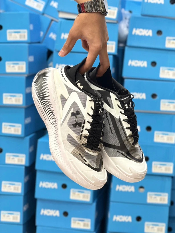 کتونی مسترکوالیتی درجه ۱ آندر آرمور اکو اسلیپ اسپیدUnder Armour UA Echo ساخت ویتنام وارداتی سایز ۴۰الی ۴۵ همراه با جعبه بارکد دار ضمانت کیفیت کالا