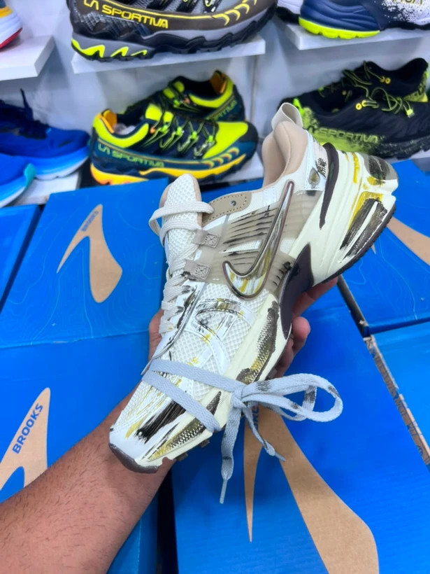 کتونی ست زنانه و مردانه نایک Nike v2k Run مسترکوالیتی درجه ۱/ساخت ویتنام وارداتی/سایز۳۷الی ۴۵/باجعبه بارکد دار/ضمانت کیفیت کالا