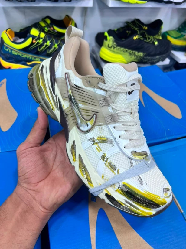 کتونی ست زنانه و مردانه نایک Nike v2k Run مسترکوالیتی درجه ۱/ساخت ویتنام وارداتی/سایز۳۷الی ۴۵/باجعبه بارکد دار/ضمانت کیفیت کالا