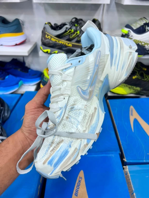 کتونی ست زنانه و مردانه نایک Nike v2k Run مسترکوالیتی درجه ۱/ساخت ویتنام وارداتی/سایز۳۷الی ۴۵/باجعبه بارکد دار/ضمانت کیفیت کالا