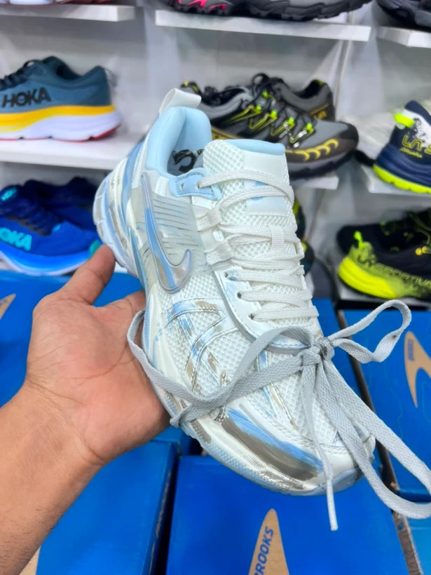 کتونی ست زنانه و مردانه نایک Nike v2k Run مسترکوالیتی درجه ۱/ساخت ویتنام وارداتی/سایز۳۷الی ۴۵/باجعبه بارکد دار/ضمانت کیفیت کالا
