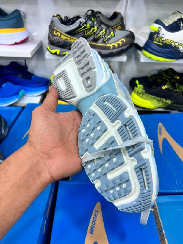 کتونی ست زنانه و مردانه نایک Nike v2k Run مسترکوالیتی درجه ۱/ساخت ویتنام وارداتی/سایز۳۷الی ۴۵/باجعبه بارکد دار/ضمانت کیفیت کالا