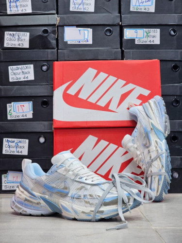 کتونی ست زنانه و مردانه نایک Nike v2k Run مسترکوالیتی درجه ۱/ساخت ویتنام وارداتی/سایز۳۷الی ۴۵/باجعبه بارکد دار/ضمانت کیفیت کالا