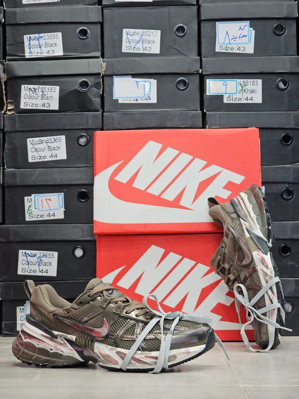 کتونی ست زنانه و مردانه نایک Nike v2k Run مسترکوالیتی درجه ۱/ساخت ویتنام وارداتی/سایز۳۷الی ۴۵/باجعبه بارکد دار/ضمانت کیفیت کالا