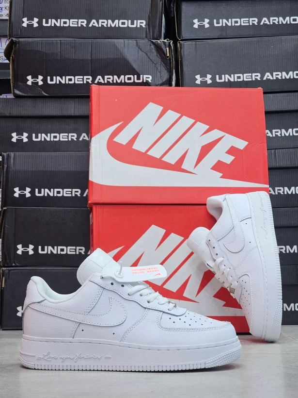 کتونی مردانه نایک ایرفورس رنگ سفید کلاسیک مسترکوالیتی درجه ۱/Nike Air force/ساخت ویتنام وارداتی/ رویه چرم سایز ۴۰_۴۱_۴۲_۴۳_۴۴_۴۵/سفید کلاسیک/فروش تکی و عمده/ضمانت کیفیت کالا